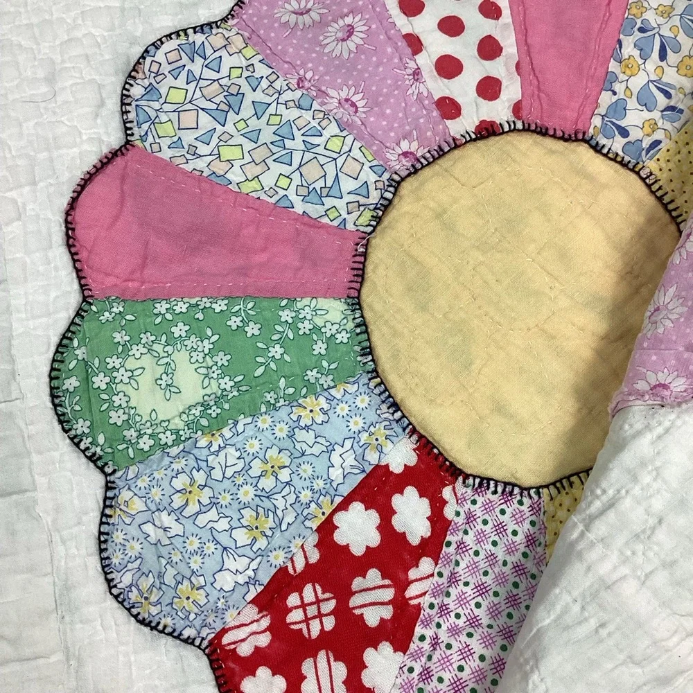 Vintage hand stitched quilt - Picture 7 of 10